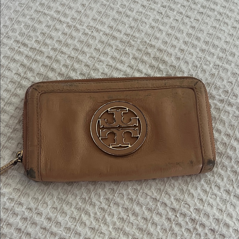 Tory Burch Amanda Tan Leather Zip-Around Wallet with Gold Logo